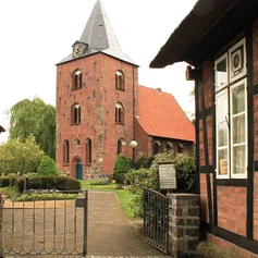 St.-Georg-Kirche Genin Außenansicht